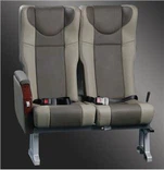 Siedzenia autobusów szkolnych z paskami dla dziecka